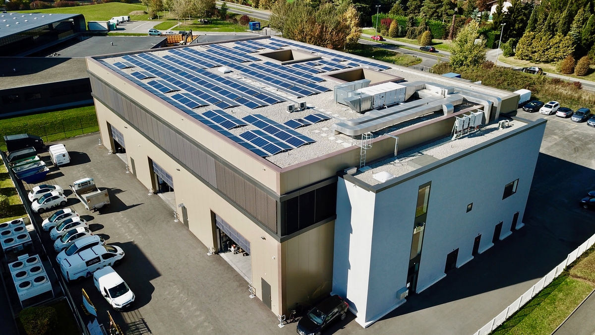 AAV Contractors produit 85 % de son énergie grâce au solaire