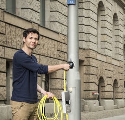 Des lampadaires transformés en points de recharge pour véhicules électriques